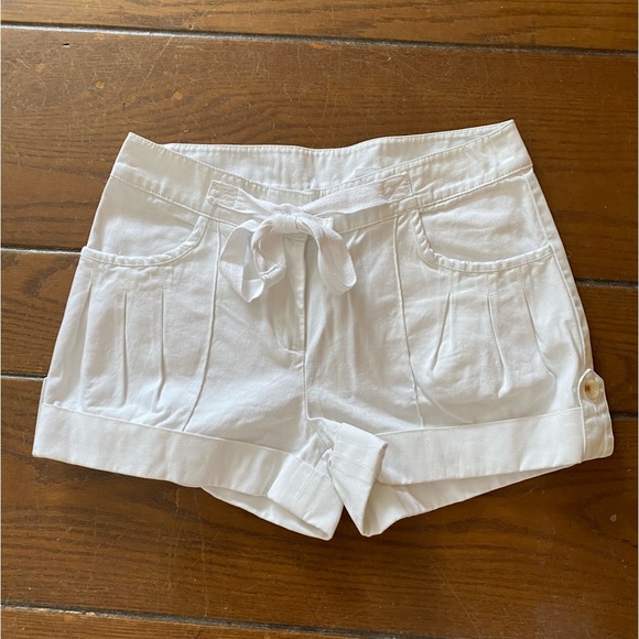 jeanology Pants - Jeanology 10 White Shorts w/ Tie.